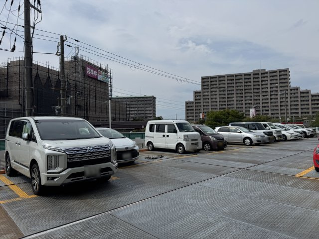 グリーンコーポジェームス山一番館の駐車場