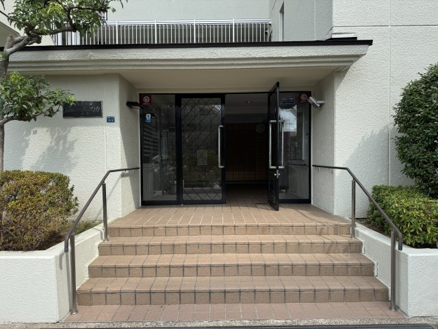 グリーンコーポジェームス山一番館のエントランス
