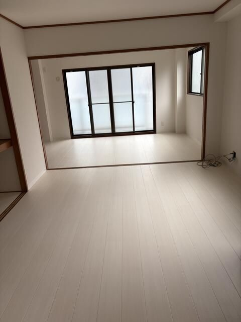 寺井マンションの居間・リビング