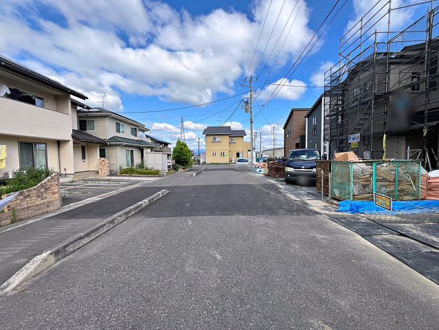 新築戸建・新築建売　郡山市日和田町字南原　日和田小・日和田中の前面道路含む現地写真|前面道路　北側幅員8.9ｍ公道