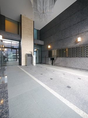 ルーブル川崎都町壱番館のエントランス