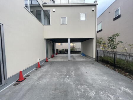 トゥトゥヴェリィはるひ野の駐車場