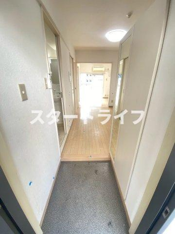 大阪市淀川区木川東２丁目の賃貸マンションの玄関