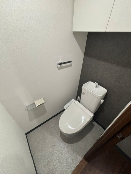Ｔｈｅ　Ｓｈｉｎａｇａｗａ　Ｅａｓｔ　Ｒｅｓｉｄｅｎｃｅのトイレ|清潔感のあるトイレです