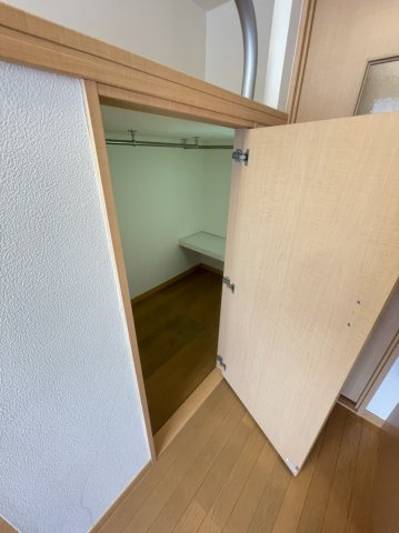 レオパレス昇弘の内装|ウォークインクローゼット