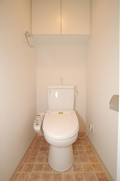 グランドコンシェルジュ大森西のトイレ|落ち着いた色調のトイレです