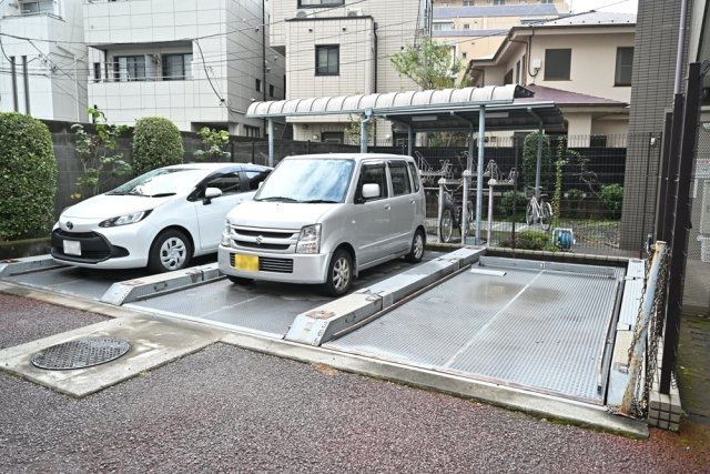 菱和パレス田園調布東の駐車場|車をお持ちの方に嬉しい駐車場付きの物件です
