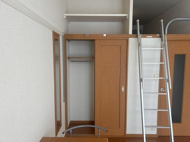 レオパレスＯＳＡＷＡの内装|明るい室内です