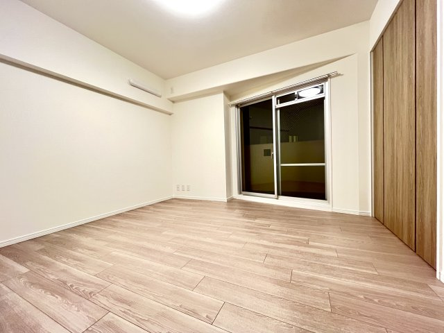 パレ千里壱号棟の洋室|明るい洋室です