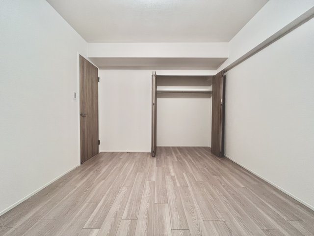 日興千里丘スカイマンションA棟の洋室|コンパクトで使いやすい洋室です