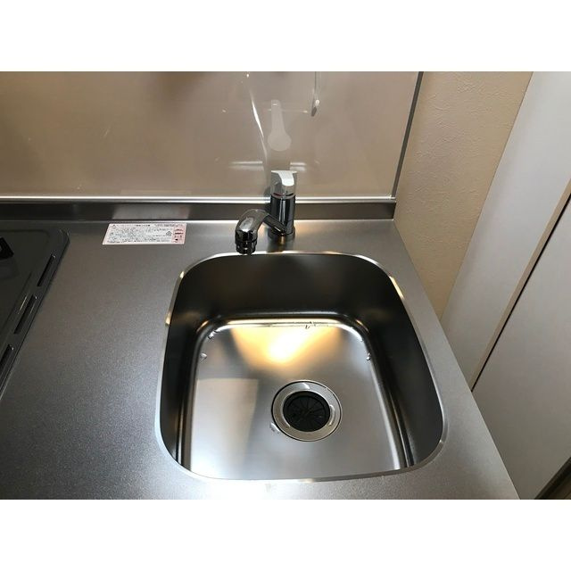 横浜市金沢区富岡東６丁目のアパートのキッチン