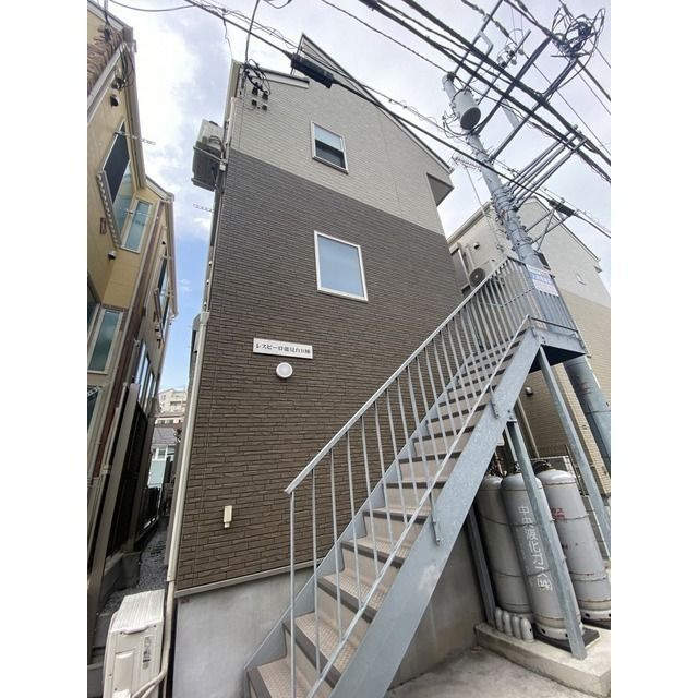 横浜市金沢区富岡東６丁目のアパートの外観