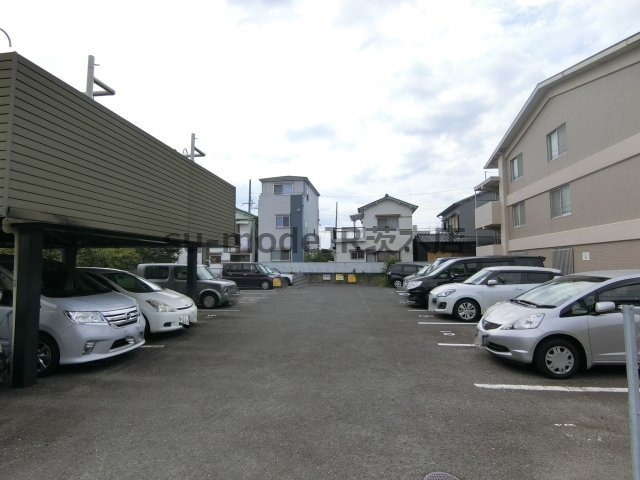 ベルメゾン茨木の駐車場