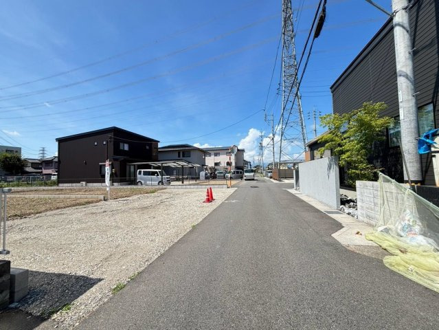 リーブルガーデン　岐阜市川部　全２区画分譲の前面道路含む現地写真|「現地（202●年●月●日）撮影」　
■前面道路　
■ヤマダ不動産　株式会社リライフ