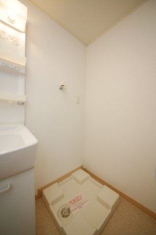 ガーデンヒルズ上ノ山1の設備|別部屋反転間取りのお写真となります。