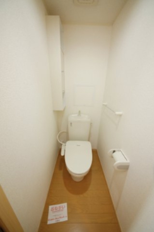 ガーデンヒルズ上ノ山1のトイレ|別部屋反転間取りのお写真となります。