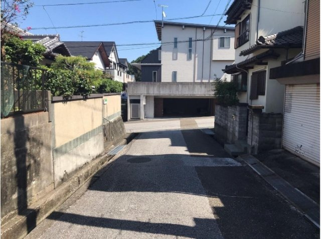 「平屋建て3DK」高知市福井町　中古一戸建ての前面道路含む現地写真