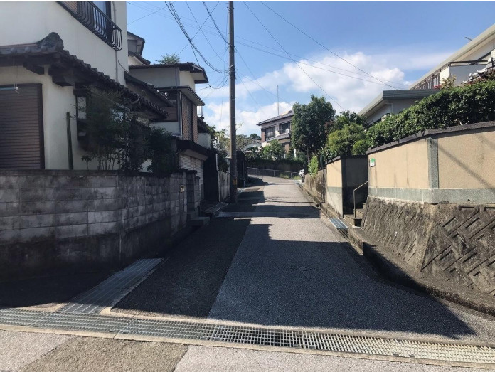 「平屋建て3DK」高知市福井町　中古一戸建ての前面道路含む現地写真