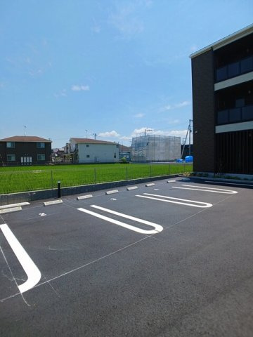 ウエスト　コミタリアⅢの駐車場