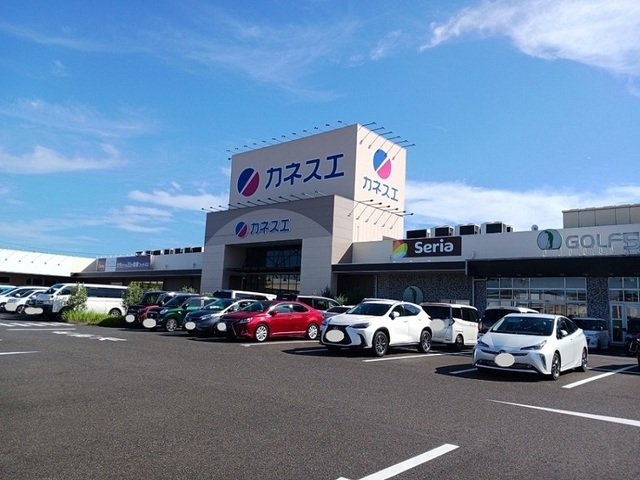 ウエスト　コミタリアⅢの周辺|カネスエ　レイクサイドガーデンまで450m