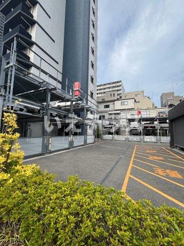 エステムコート神戸グランスタイルの駐車場