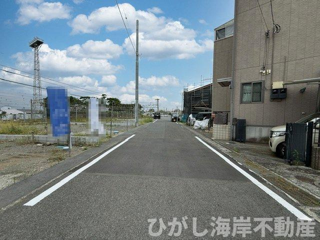 平塚市黒部丘　新築戸建　全２棟の前面道路含む現地写真|8月29日撮影　建築前　現地外観