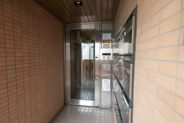 スカイコート新宿落合第３のエントランス