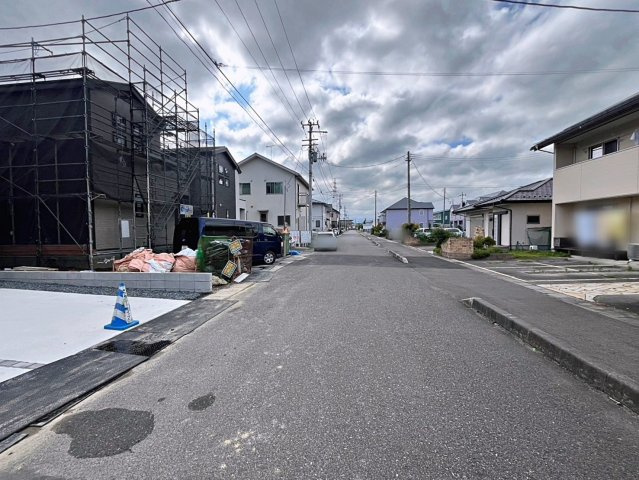 新築戸建・新築建売　郡山市日和田町字南原　日和田小・日和田中の前面道路含む現地写真|前面道路　北側幅員8.9ｍ公道