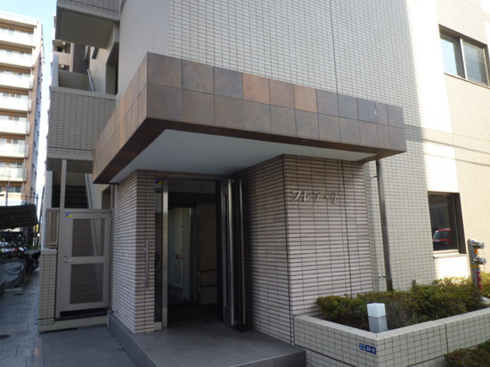 フレア・Fのエントランス