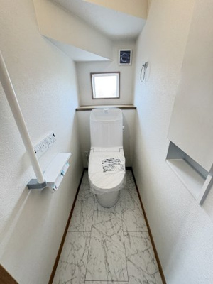 【トイレ】 | クライン佐野市植上町第3期　 | 同社施工物件写真。※建具やフローリング、その他仕様が異なる場合がございます。