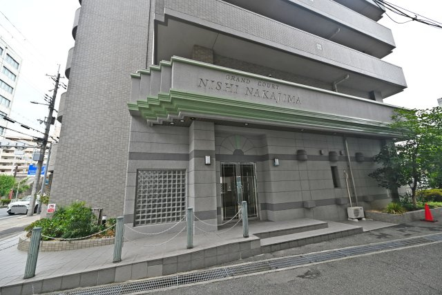 グランコート西中島の外観|清掃が行き届いたマンション内で、毎日快適に過ごせます。