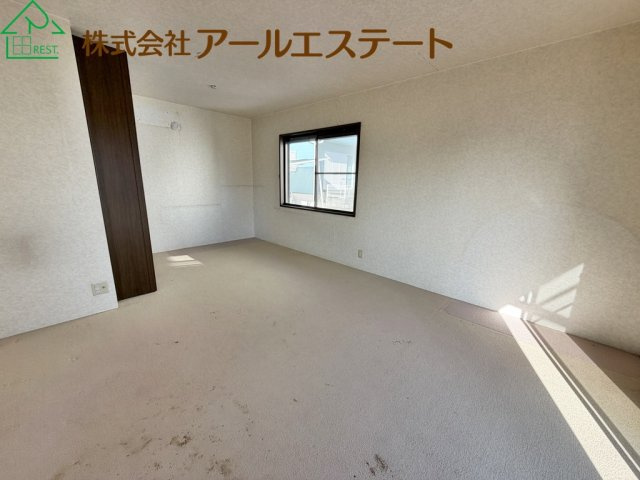 姫路市城見台３丁目　　　中古戸建の寝室|※室内リフォーム前画像となります。(2026/10/8　撮影)　
リフォーム後、さらに美しい室内に仕上げてからのお引渡しです！