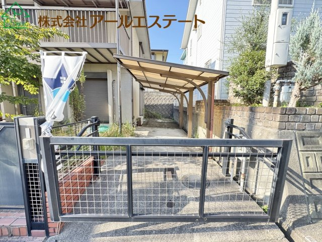 姫路市城見台３丁目　　　中古戸建の駐車場