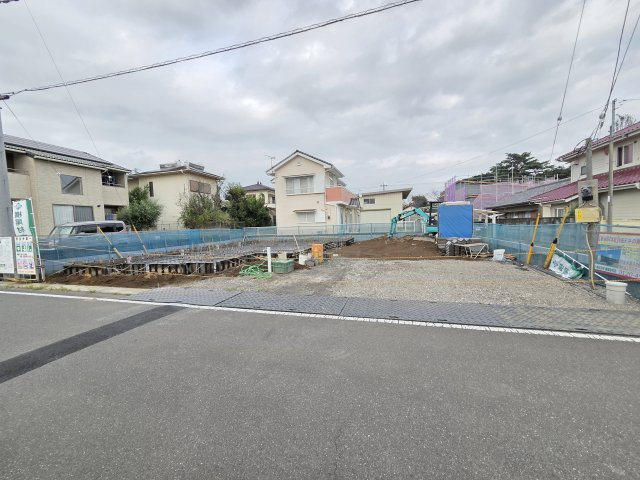 新築　太田市藪塚町第1期　1号棟の駐車場|現地写真　駐車は建物南西側に並列2台可能です！