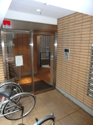 船橋市本町２丁目の賃貸マンションのエントランス