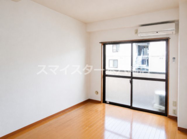 船橋市本町２丁目の賃貸マンションの居間・リビング