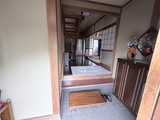 丹波市青垣町田井縄の中古一戸建の玄関