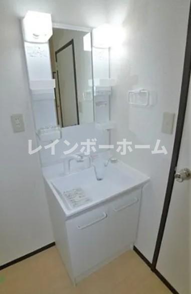 アーバンヒル朝霞1号館の独立洗面台