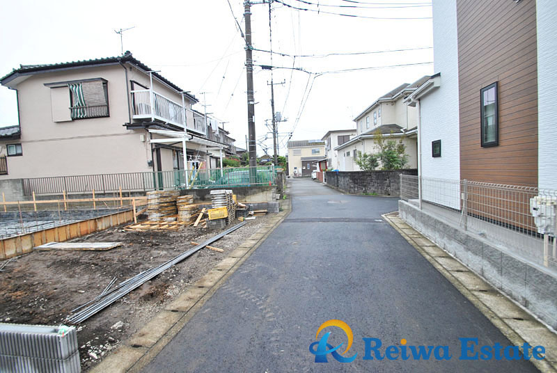 新築戸建　高座郡寒川町小動の前面道路含む現地写真