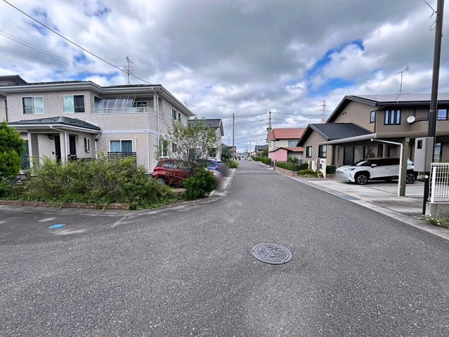新築戸建・新築建売　郡山市日和田町字南原　日和田小・日和田中の前面道路含む現地写真|前面道路　北側幅員8.9ｍ公道