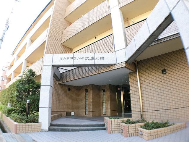 ラフィーネ武庫之荘のエントランス