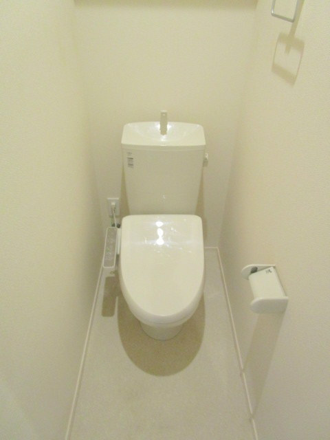 アリーチェ東船橋のトイレ|同物件　別部屋写真
