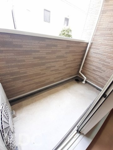徳島市名東町２丁目のアパートのバルコニー