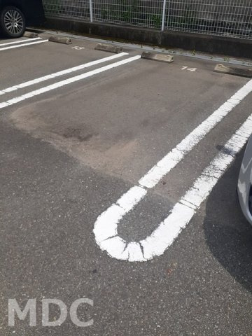 徳島市名東町２丁目のアパートの駐車場