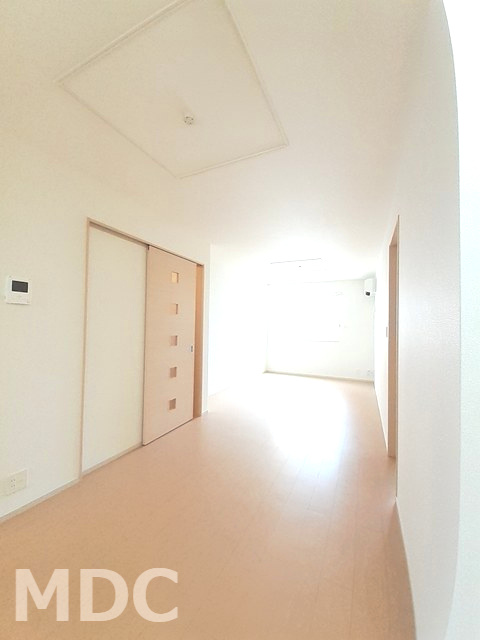 徳島市名東町２丁目のアパートの居間・リビング