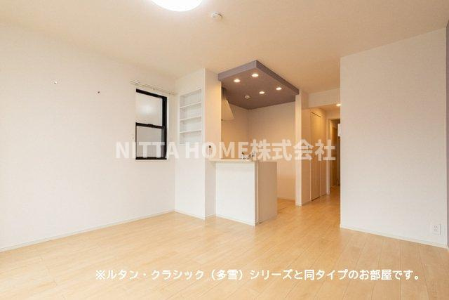 豊岡市塩津町のアパートの居間・リビング|【完成イメージ】カウンターキッチンを採用しています◇