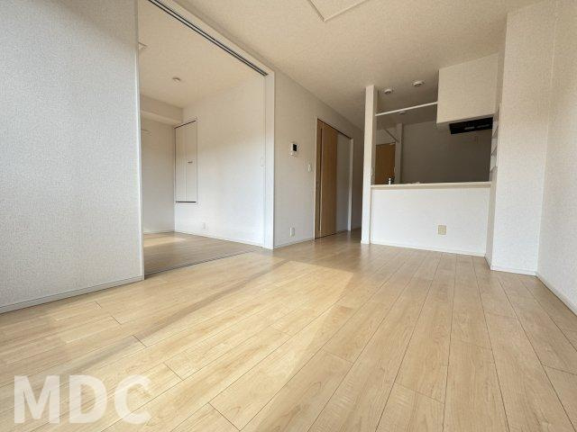 徳島市北島田町２丁目のアパートの居間・リビング