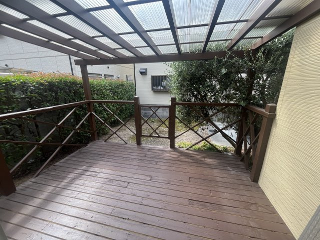 太子町東南中古戸建の庭|ウッドデッキ
