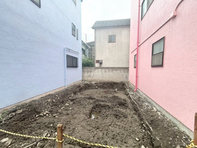 荒川区南千住1丁目　建築条件無し売地の外観|2026.08.30撮影

現地ご見学希望・資料請求などお気軽にお問い合わせ下さい！
03-5990-5201