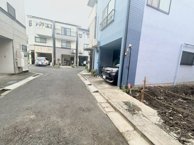 荒川区南千住1丁目　建築条件無し売地の前面道路含む現地写真|2026.08.30撮影

現地ご見学希望・資料請求などお気軽にお問い合わせ下さい！
03-5990-5201